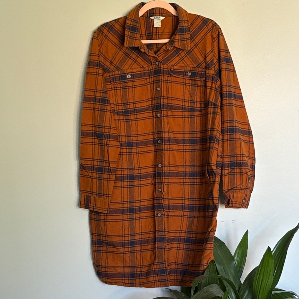 Duluth Trading Co Rust and Navy Plaid duster